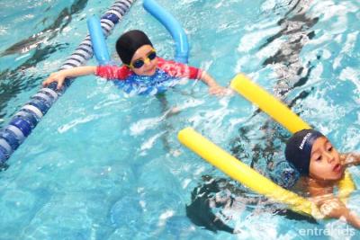 Clases de natación para niños en Gran Pez - Actividades acuáticas
